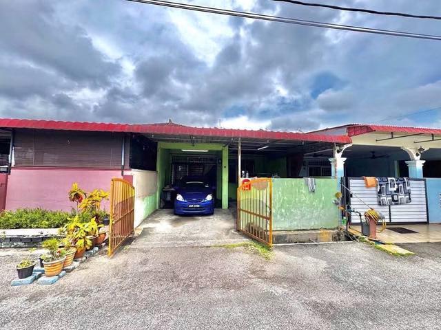 Terraced House for sale in Malaka