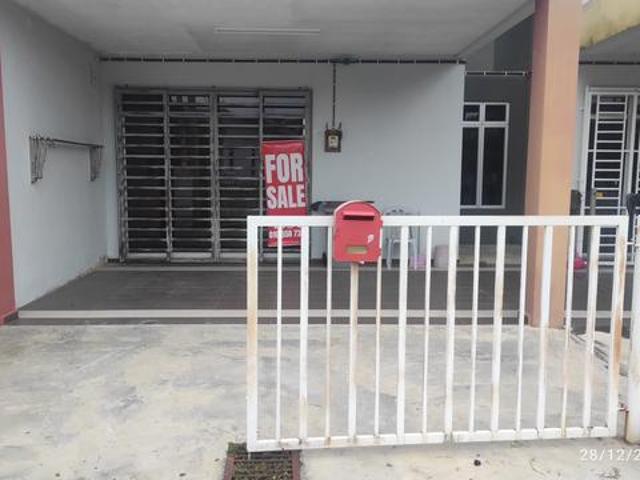 Terraced House for sale in Malaka