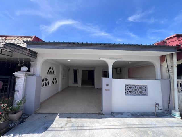 Terraced House for sale in Malaka