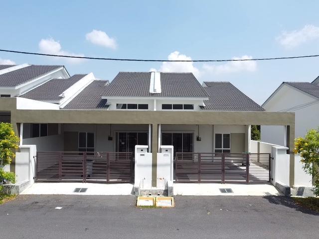 Terraced House for sale in Malaka