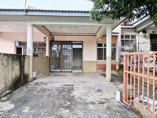 Terraced House for sale in Malaka