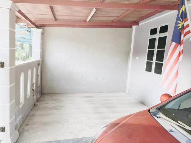 Terraced House for sale in Malaka