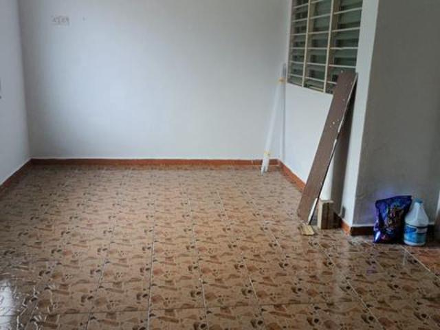 Terraced House for sale in Malaka