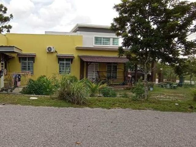 Terraced House for sale in Malaka