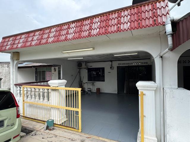 Terraced House for sale in Malaka