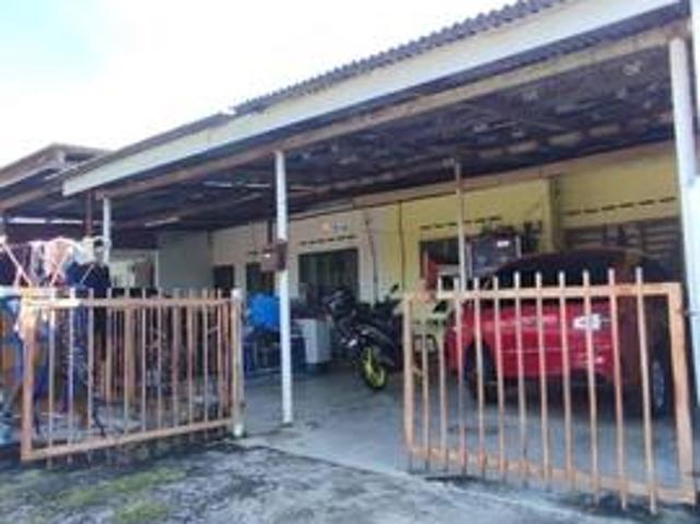 Terraced House for sale in Malaka