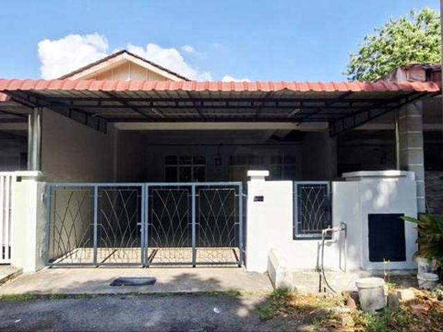 Terraced House for sale in Malaka