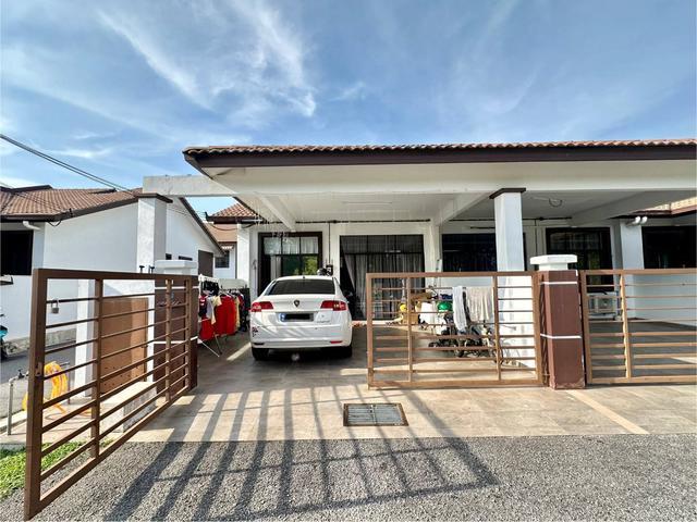 Terraced House for sale in Malaka