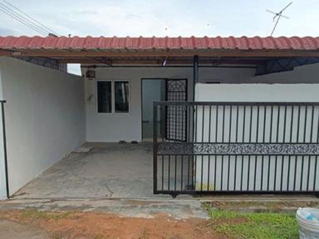 Terraced House for sale in Malaka
