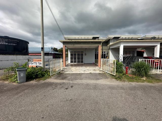 Terraced House for sale in Malaka