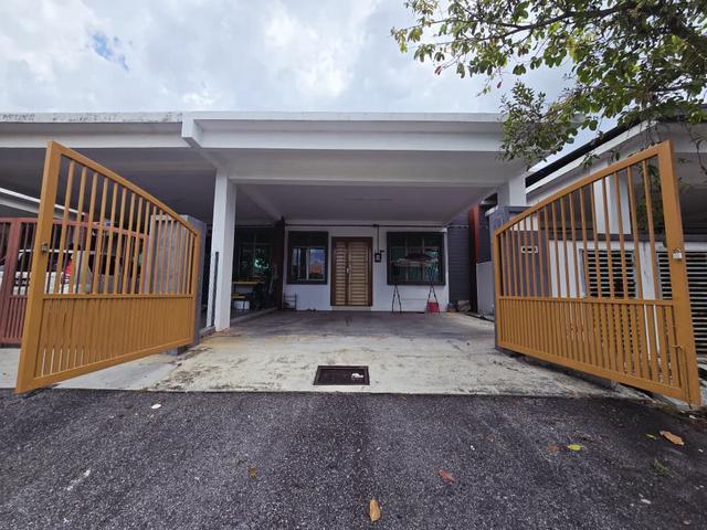 Terraced House for sale in Malaka