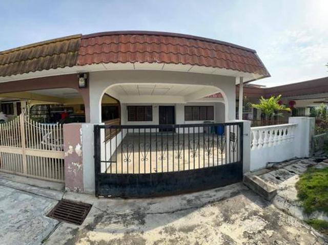 Terraced House for sale in Malaka