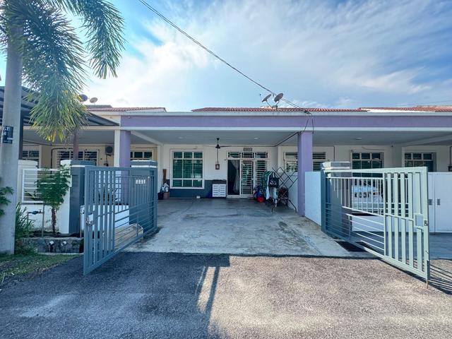 Terraced House for sale in Gedong