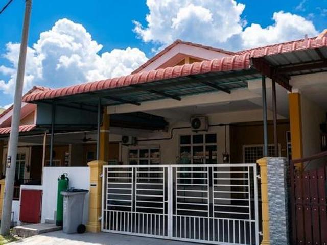 Terraced House for sale in Malaka