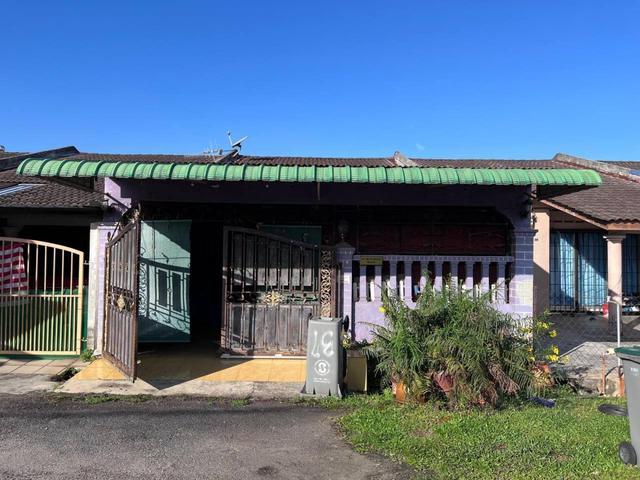 Terraced House for sale in Malaka