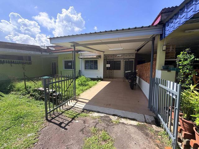 Terraced House for sale in Malaka