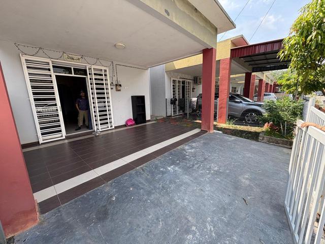 Terraced House for sale in Malaka
