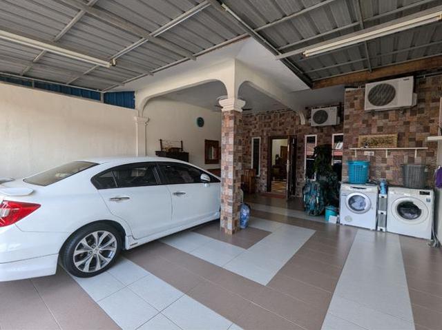 Terraced House for sale in Malaka