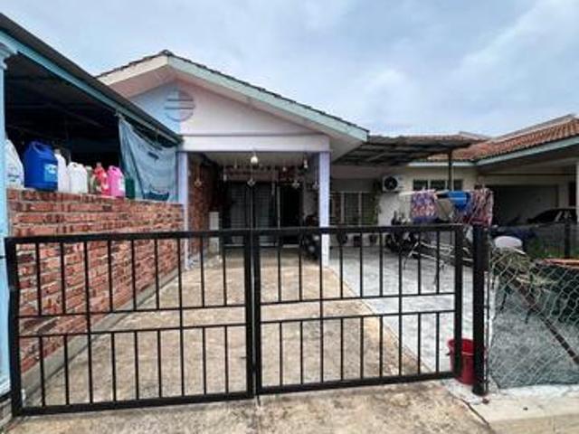 Terraced House for sale in Malaka