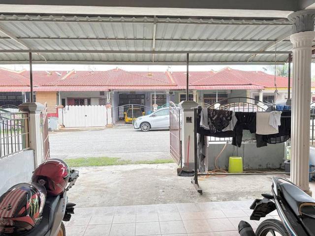 Terraced House for sale in Malaka