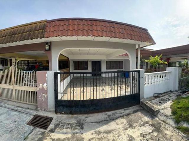 Terraced House for sale in Malaka