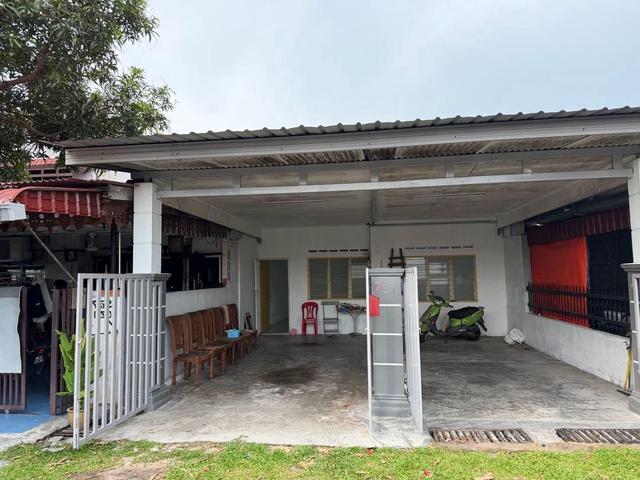 Terraced House for sale in Malaka