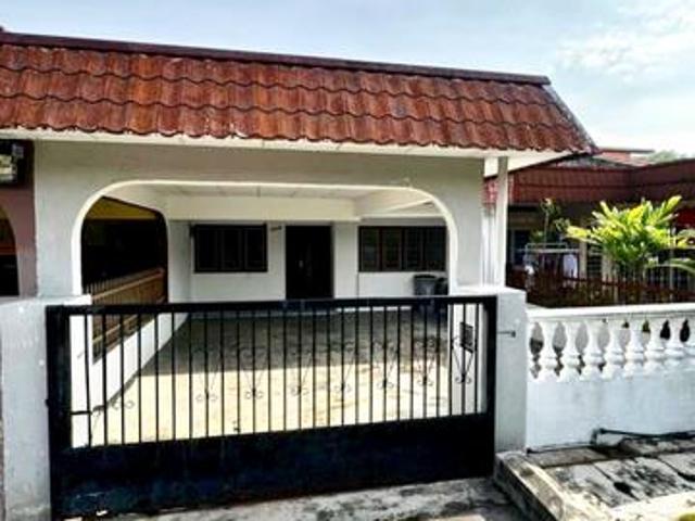 Terraced House for sale in Malaka