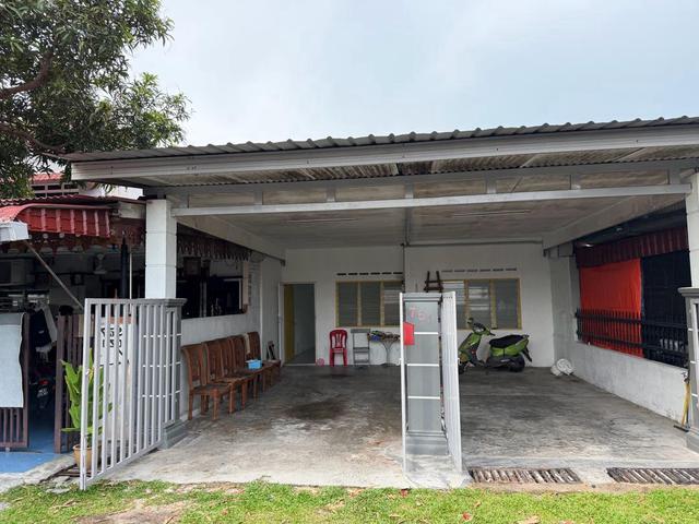 Terraced House for sale in Malaka