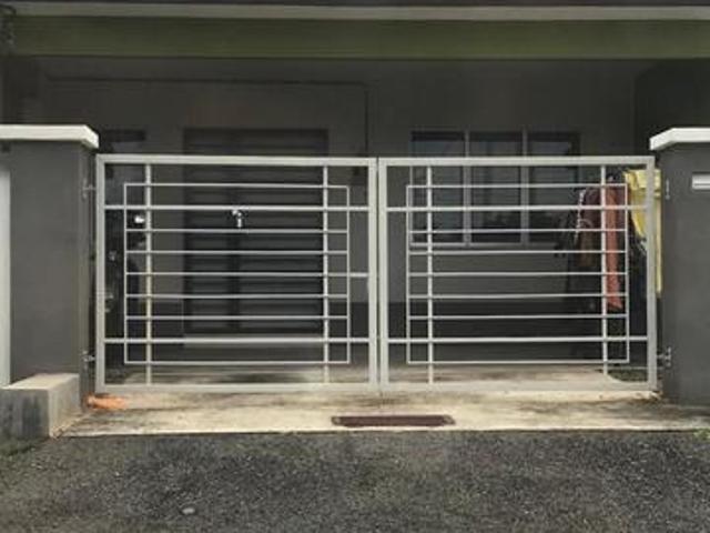 Terraced House for sale in Malaka