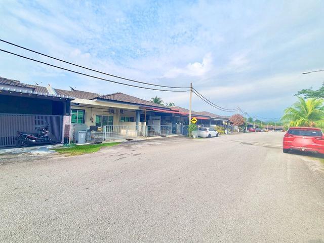 Terraced House for sale in Malaka