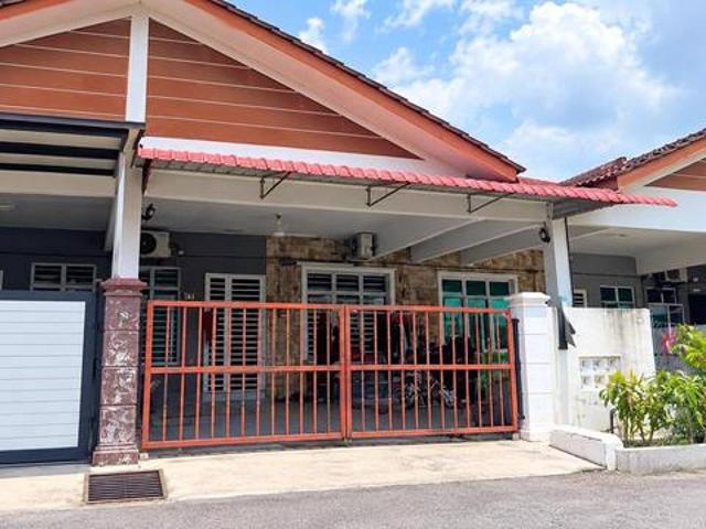 Terraced House for sale in Malaka