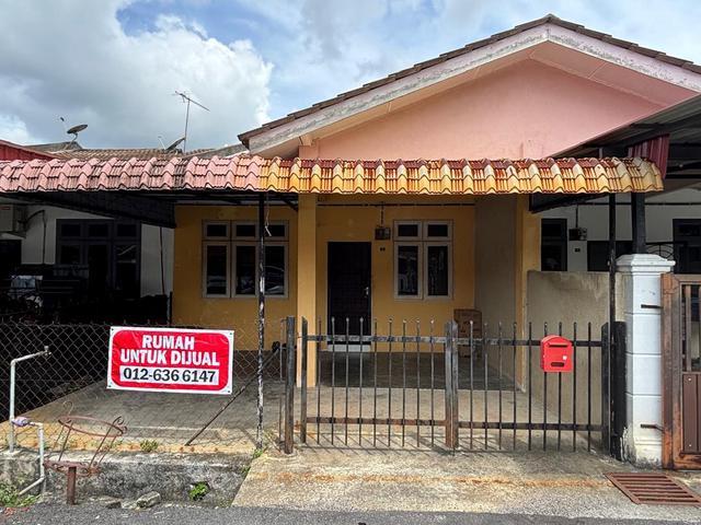 Terraced House for sale in Malaka