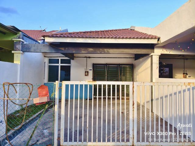 Terraced House for sale in Malaka