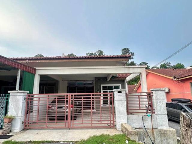 Terraced House for sale in Malaka