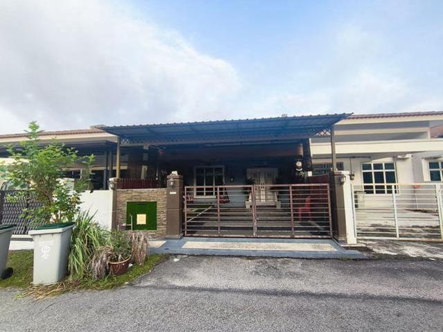Terraced House for sale in Malaka