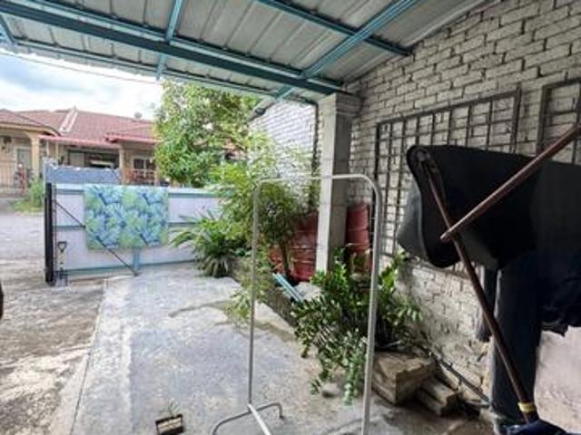 Terraced House for sale in Malaka