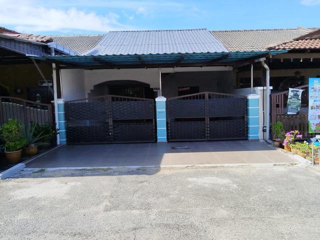 Terraced House for sale in Malaka