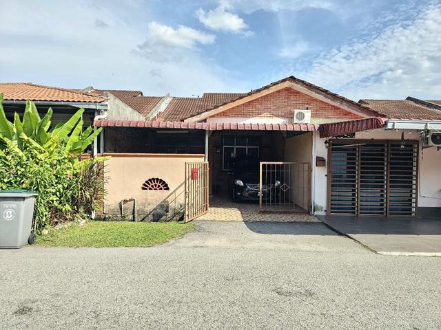 Terraced House for sale in Malaka