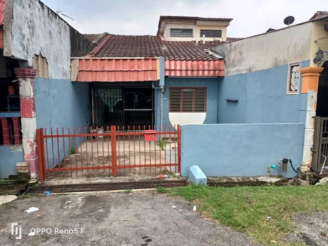 Terraced House for sale in Malaka