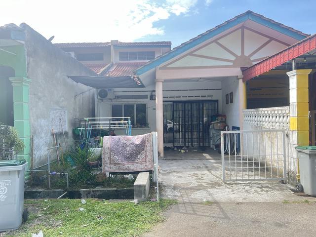 Terraced House for sale in Malaka