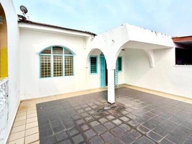 Terraced House for sale in Malaka