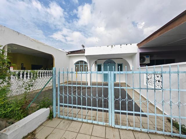 Terraced House for sale in Malaka