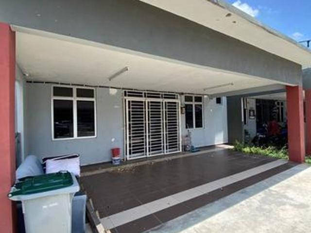 Terraced House for sale in Malaka