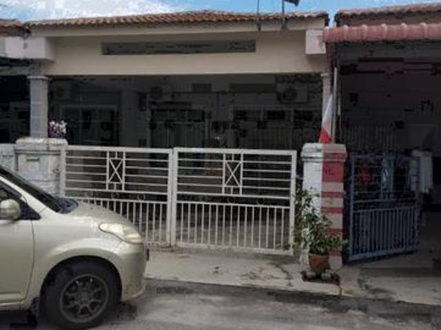Terraced House for sale in Malaka