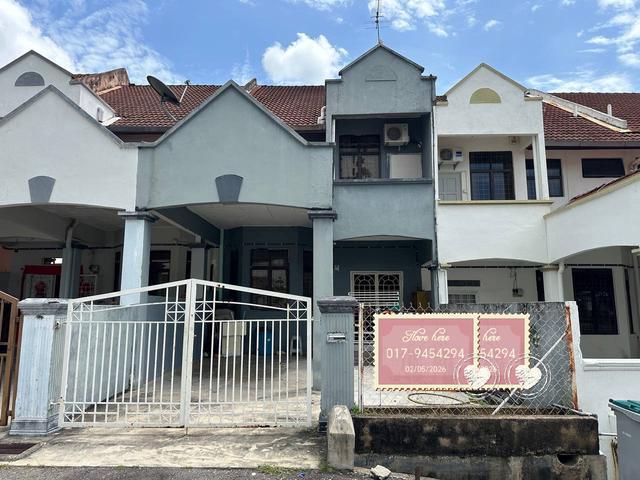 Terraced House for sale in Malaka