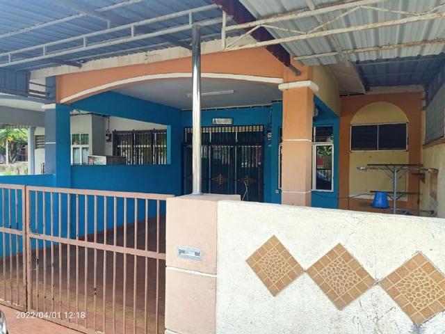 Terraced House for sale in Malaka