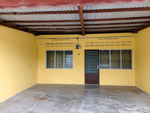 Terraced House for sale in Malaka
