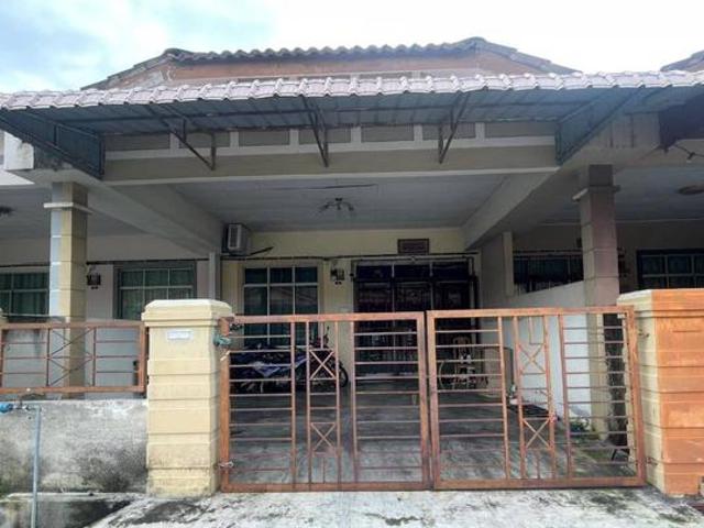 Terraced House for sale in Malaka