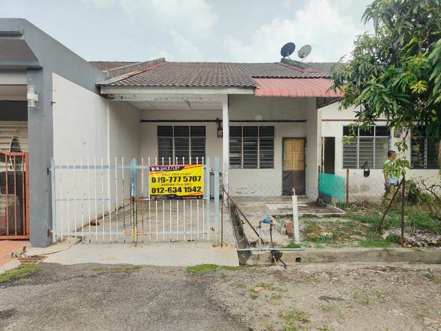 Terraced House for sale in Malaka