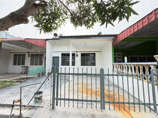 Terraced House for sale in Malaka